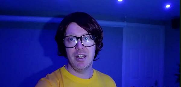 Leeds geek sperms big beauty in mouth